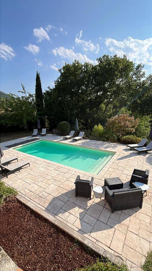 Chambre d’hôte pour 4 personnes, avec Terrasse et Jacuzzi ainsi que Jardin et Piscine