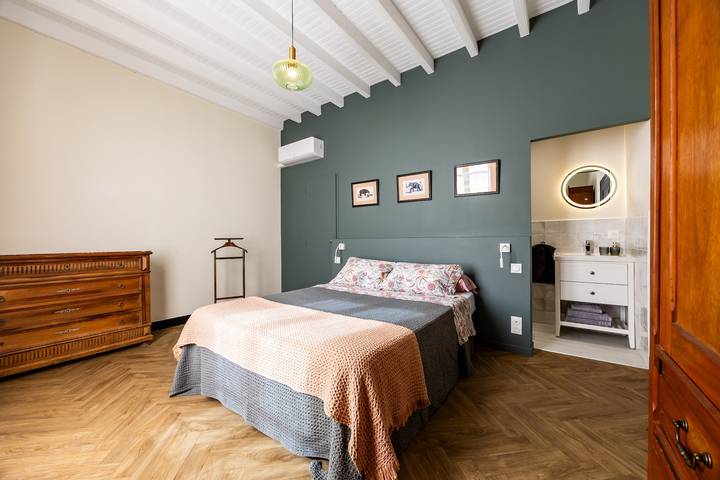 Casa de huéspedes «Château Haut Cazevert» con piscina privada, Wi-Fi y aire acondicionado in Blasimon, Región de Langon