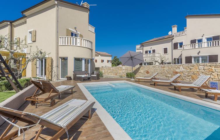 Villa für 14 Personen, mit Meerblick und Pool sowie Sauna in Premantura