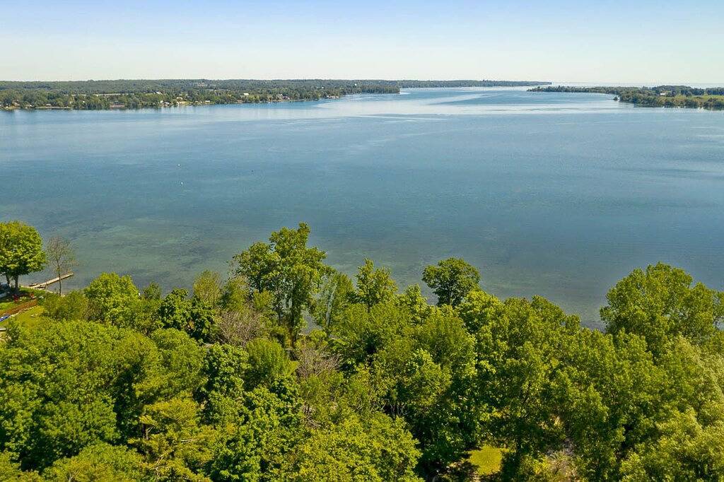 Cabin Rentals And Lodges for 6 Guests in Lake Ontario (Canada)