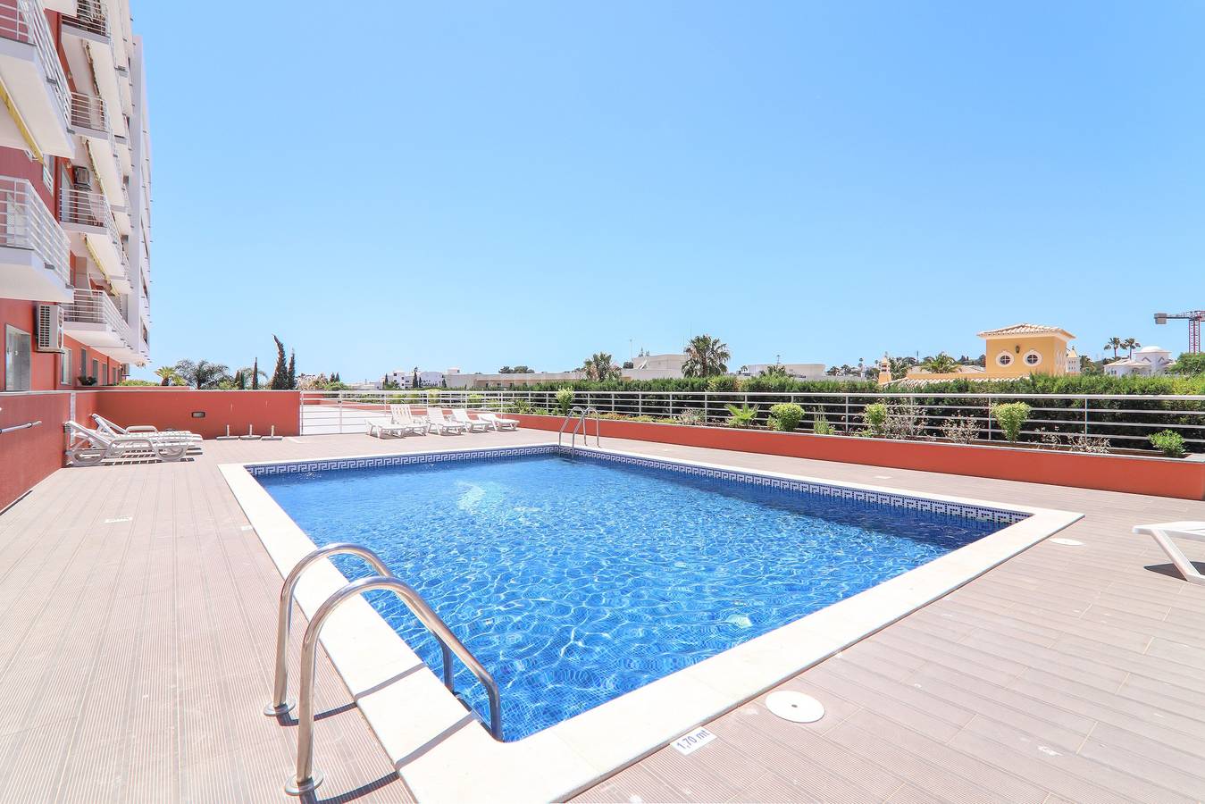 Apartamento entero, Apartamento Quinta dos Arcos Lote 18 3ºg con vistas al mar, piscina y terraza in Armação de Pera, Distrito de Faro