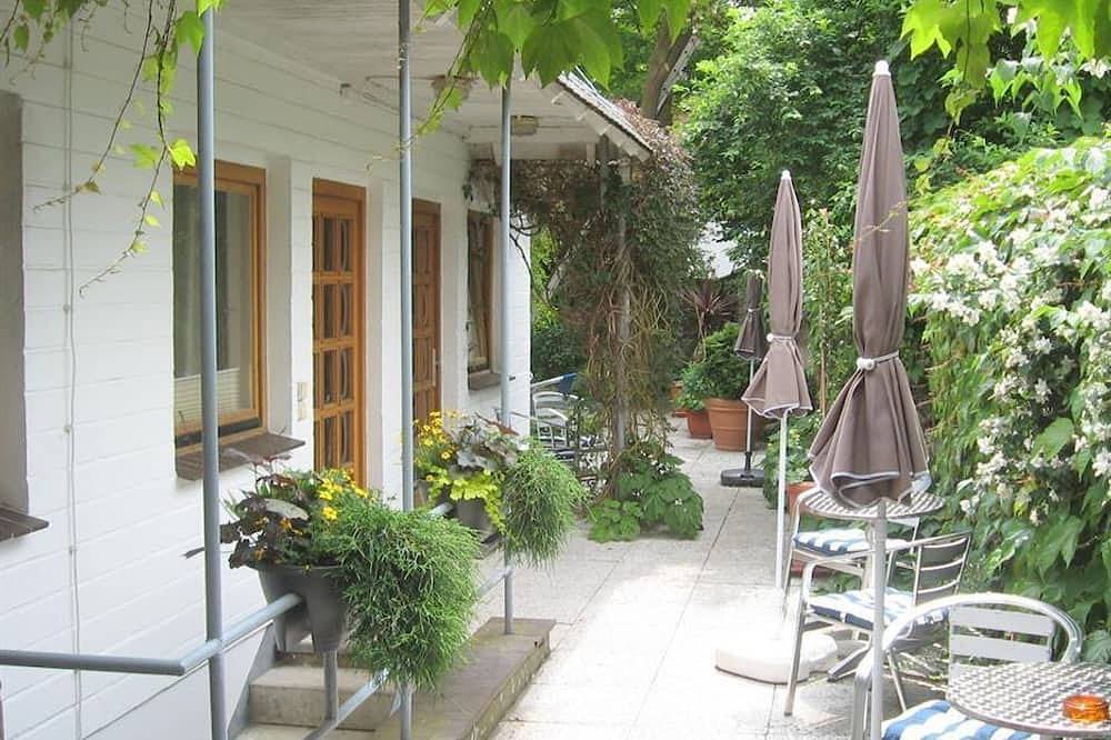 Ganze Wohnung, Ferienwohnung 2 - Altes Schulhaus in Bad Schwartau, Ostholstein