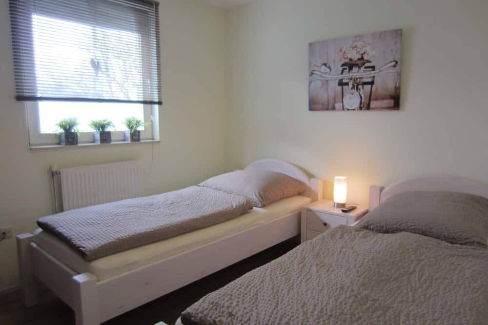 * onlangs gerenoveerd * vakantiehuis ** zuidterras ** 300m van strand / zee * in Kijkduin, Den Haag