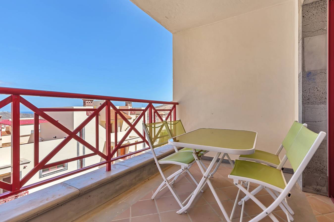 Apartamento entero, Apartamento de vacaciones 'Precioso Triple En Jandía Beach' con vistas al mar, piscina y Wi-Fi in Solana Matorral, Pájara