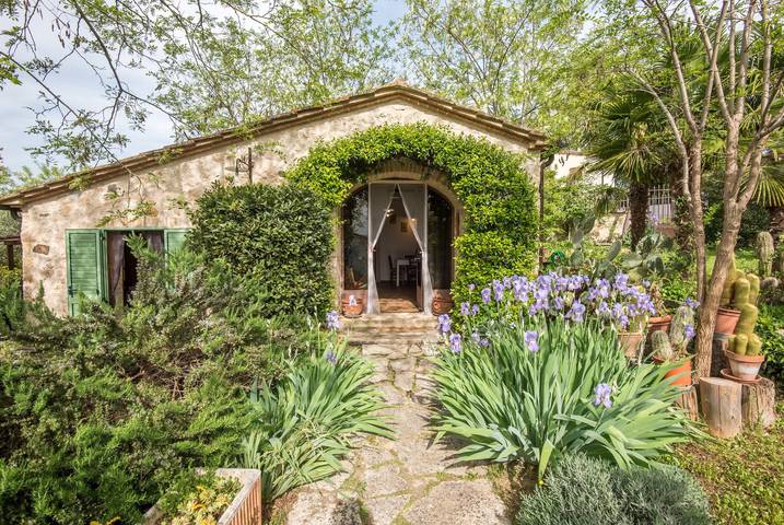 Geheel appartement, Appartement 'Appartamento Capannina' met privétuin, draadloos internet en airconditioning in Lano, Colle di Val d'Elsa