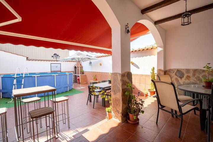 Casa de vacaciones para 10 personas, con piscina además de vistas y balcón en Sierra de Montánchez - 2