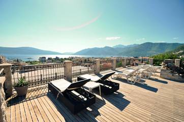 Gîte pour 2 personnes, avec terrasse et jardin dans Tivat