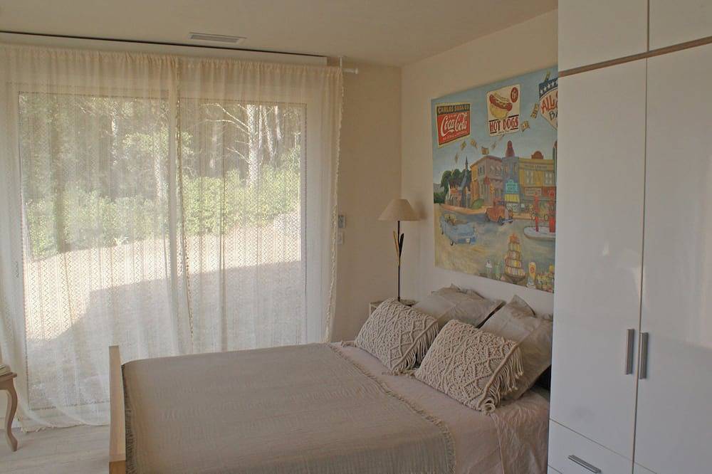 Unique villa for 6 people, 2 minutes from Lourmarin! in Lourmarin, Regionaler Naturpark Luberon