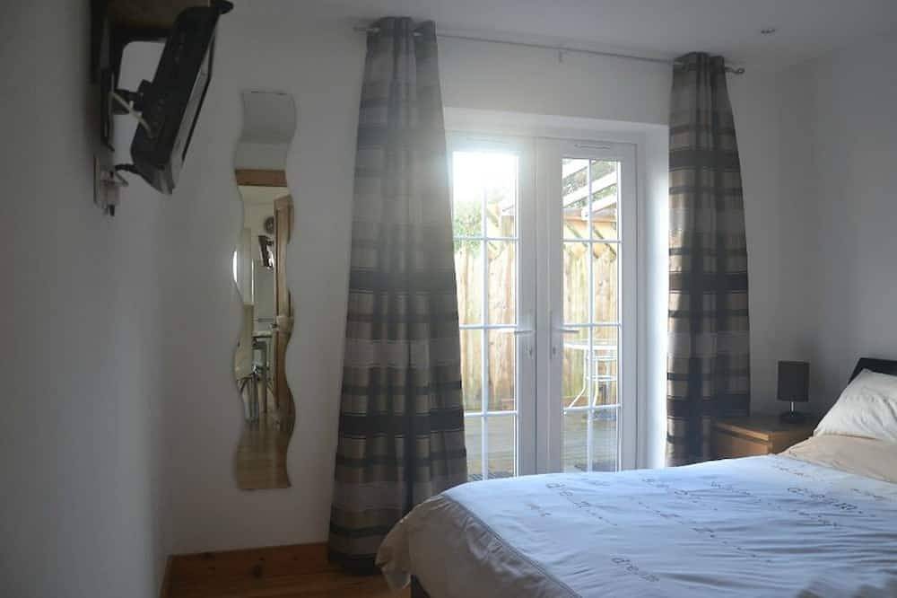 Perfect location for exploring the local 7 bays, Wifi, local amenities in Cornwall