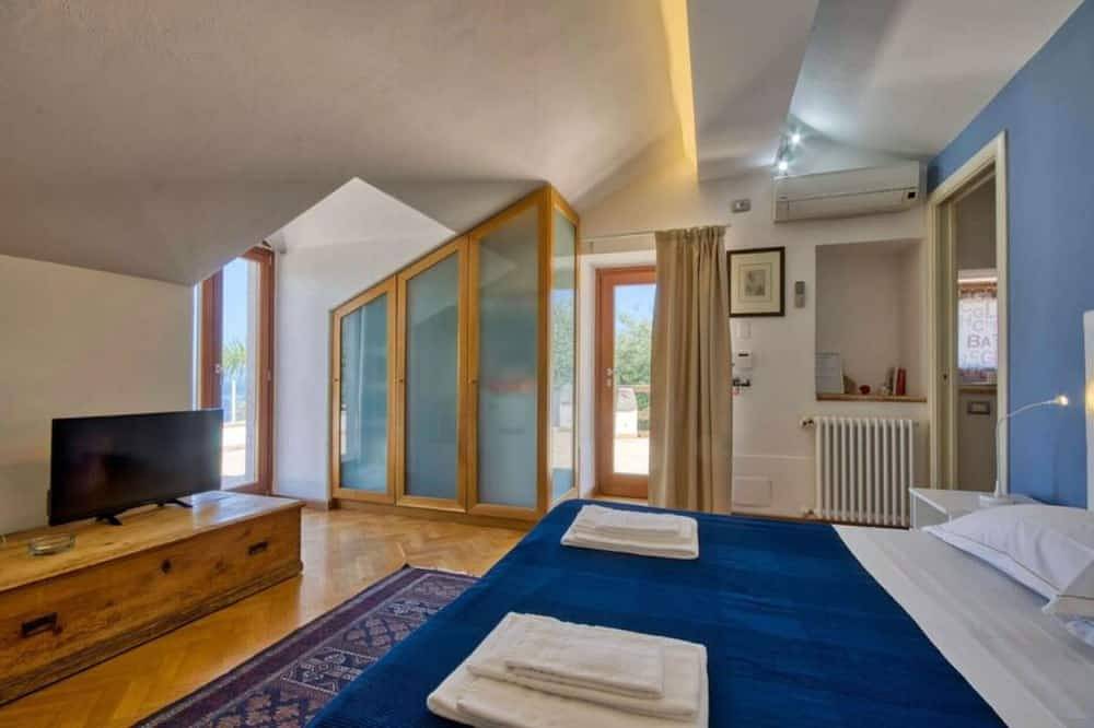 Villa in Taormina with 8 bedrooms sleeps 16 in Taormina, Messina Province