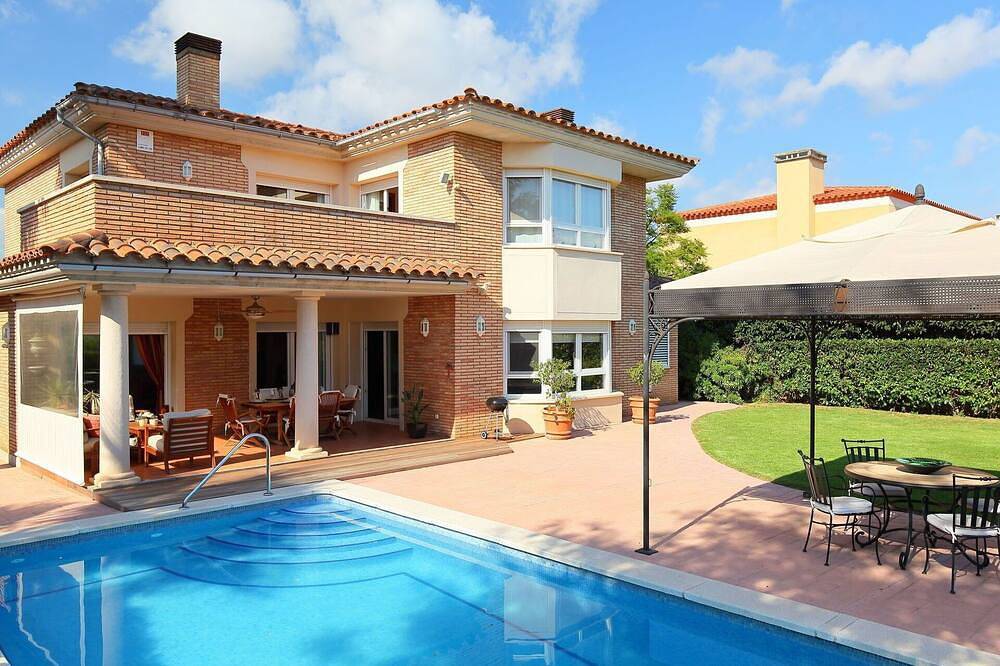 Preciosa casa de vacaciones privada para 8 personas con A/C, Wifi, piscina privada, Tv y patio in Reus, Costa Dorada
