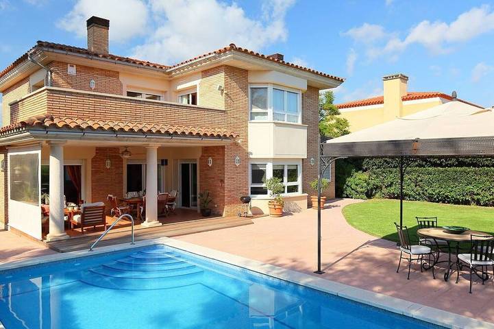 Villa für 8 Personen, mit Balkon/Terrasse und Terrasse - 1