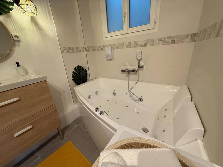 Gîte pour 6 personnes, avec jacuzzi et balcon à Neuilly-sur-Marne - 3