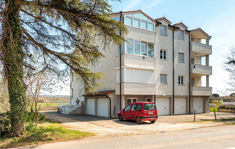 Apartamento vacacional entero, Acogedor apartamento con terraza, cerca de la costa y de varios restaurantes in Fazana, Costa sur de Istria