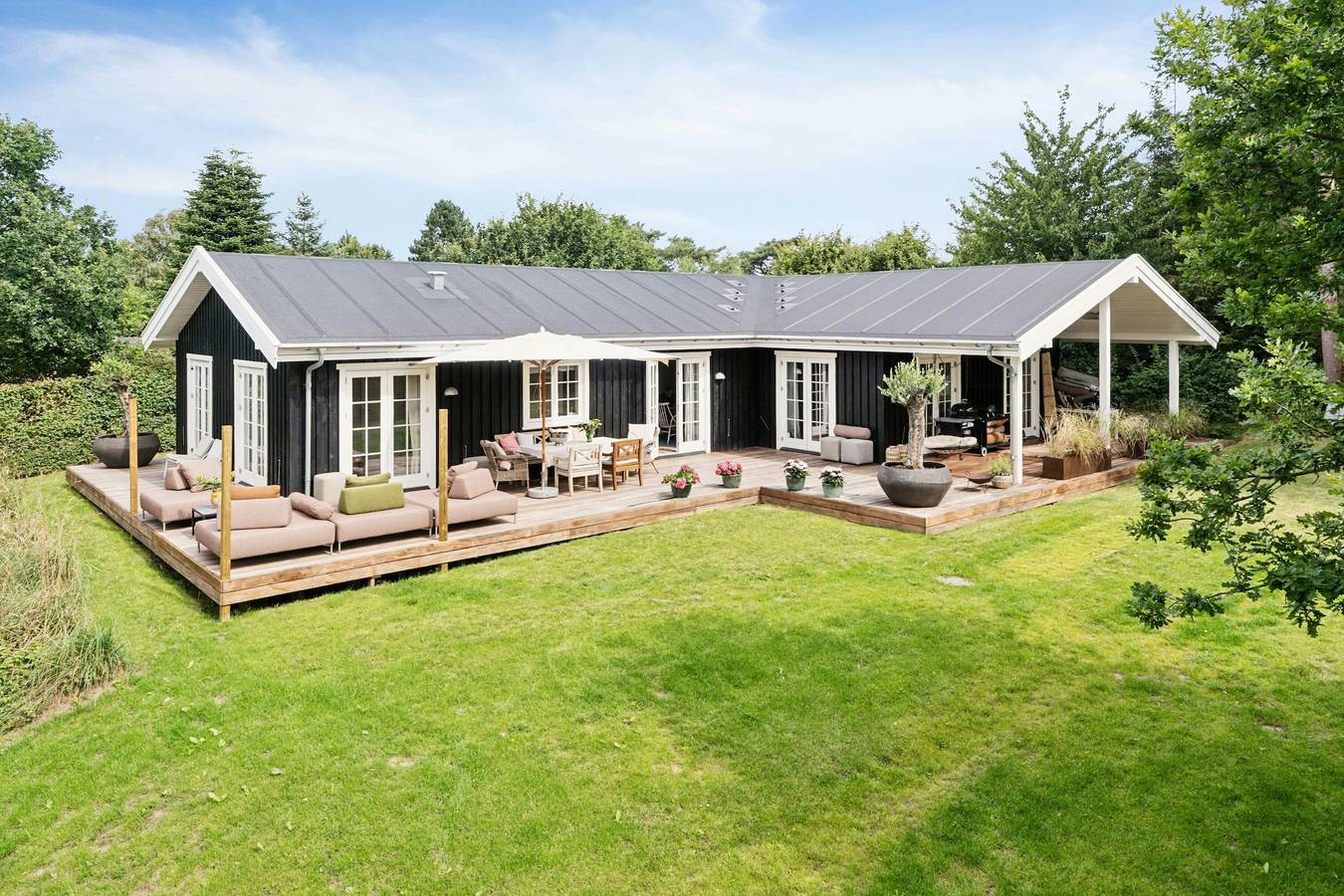 Stilfuldt sommerhus nær Tisvilde strand og by in Tisvilde, Kattegat