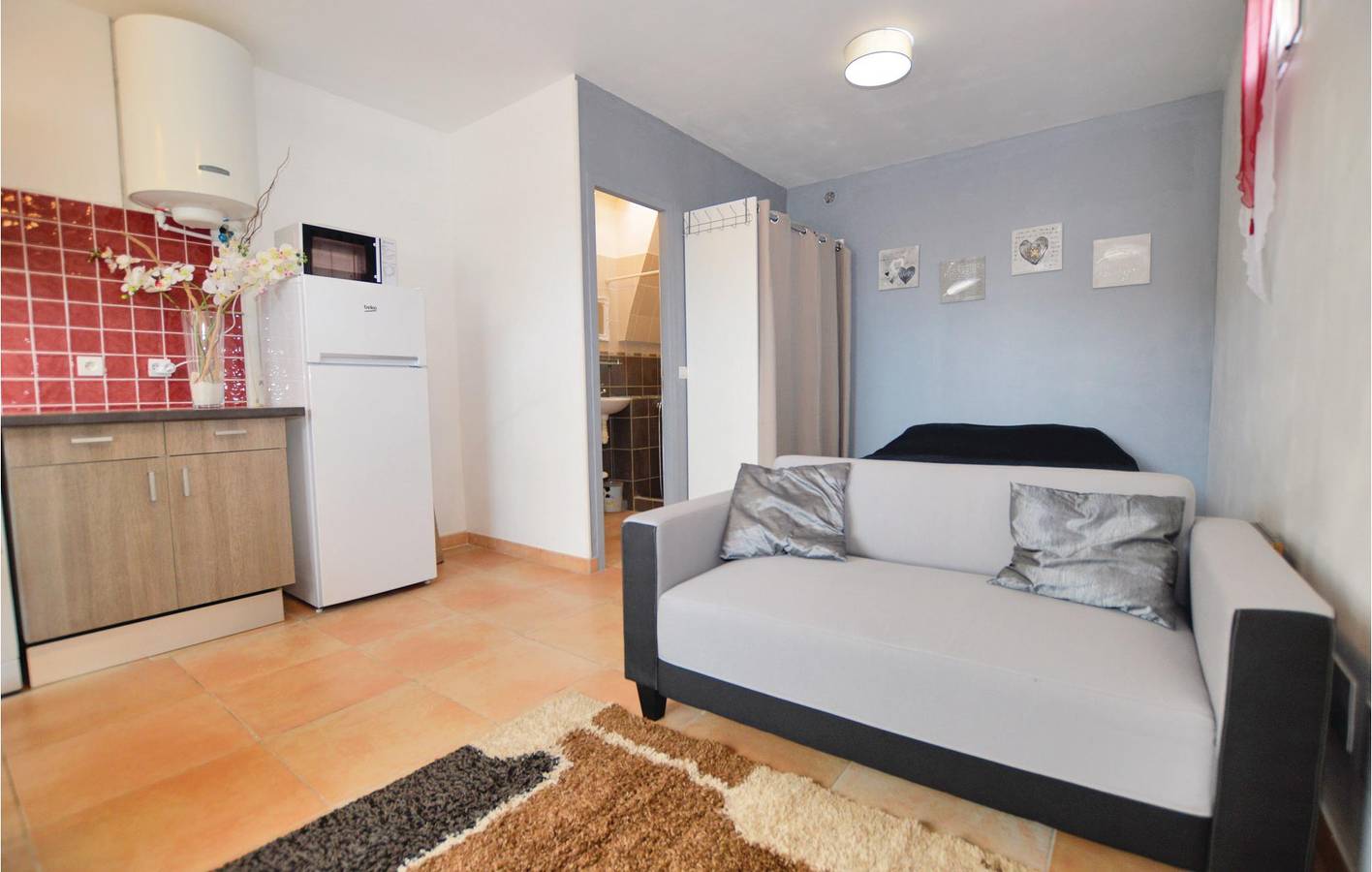 Gemütliches Apartment mit Terrasse und Parkplatz in der Nähe des Aléria-Zentrums in Aléria, Corte und Umgebung