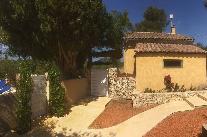 Maison de vacances pour 4 personnes, avec piscine ainsi que terrasse et jardin