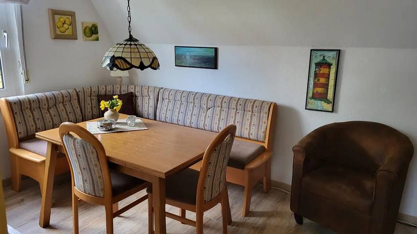 Ferienhaus für 4 Personen, mit Terrasse und Garten in Greetsiel - 3