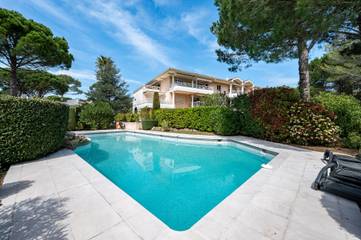Gîte pour 3 personnes, avec terrasse et piscine à Saint-Raphaël