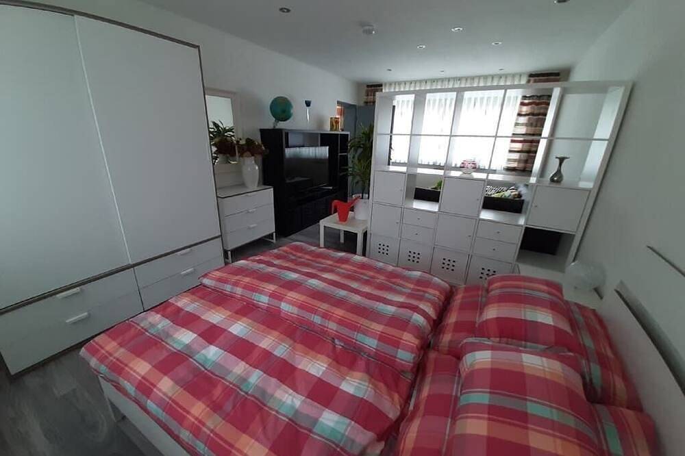 Ganze Wohnung, Gemütliche Ferienwohung 60qm mit mehreren Sitzmöglichkeiten im Garten in Waldsassen, Ostbayern