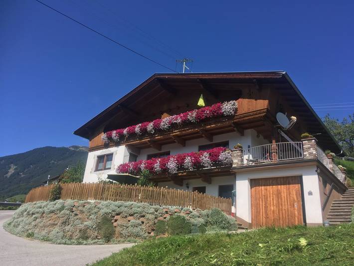 Ferienwohnung für 5 Personen, mit Balkon und Garten sowie Pool