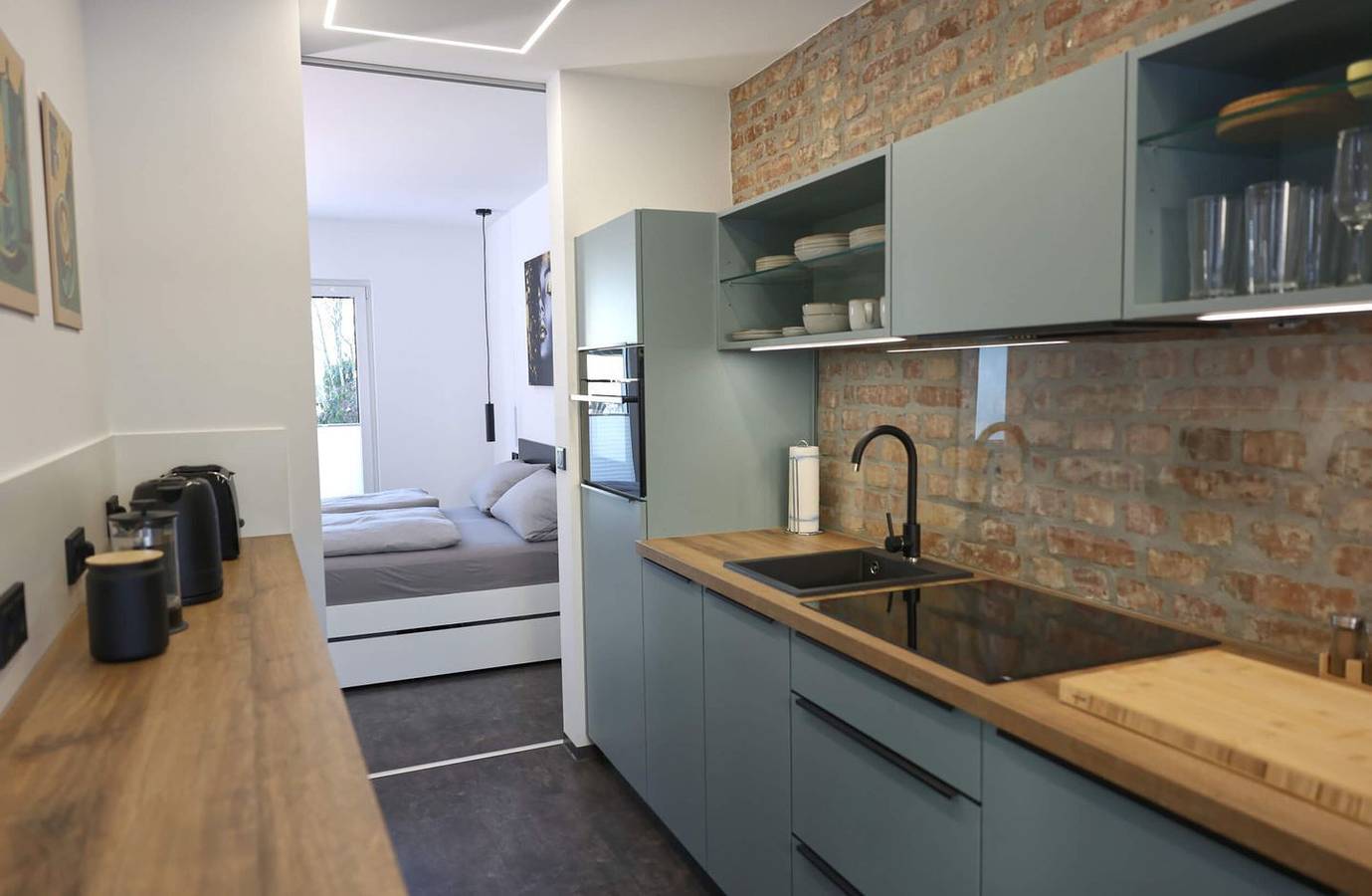 Ganze Wohnung, Moderne Ferienwohnung im Stadtzentrum Ilmenau mit Balkon und Wallbox für E-Autos in Ilmenau, Thüringer Kernland