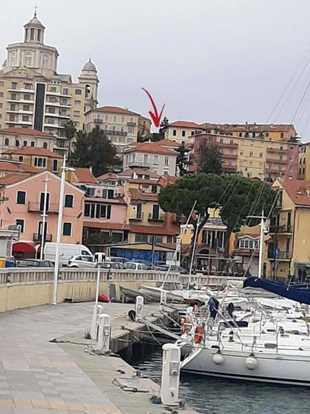 Casa Gazzano in Spiaggia d'Oro (Imperia), Imperia