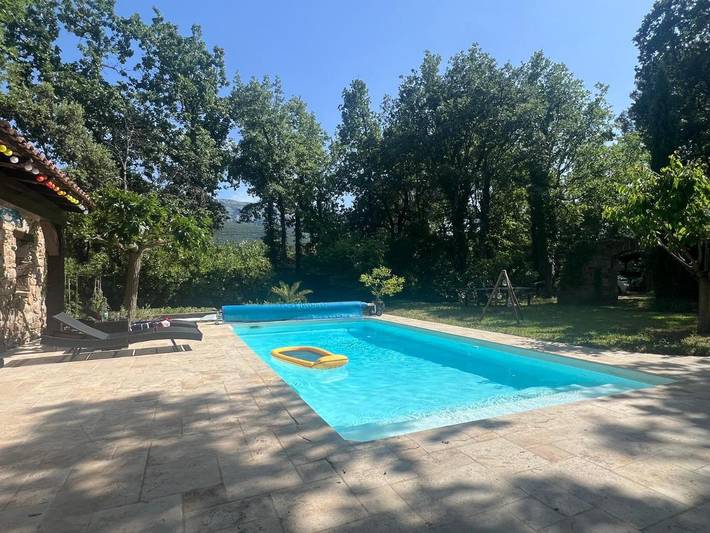 Gîte pour 2 personnes, avec terrasse et piscine à Nans-les-Pins - 3