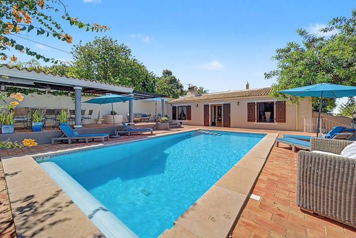 Chambre « The Courtyard » avec piscine partagée, jardin partagé et Wi-Fi in Almancil, District de Faro