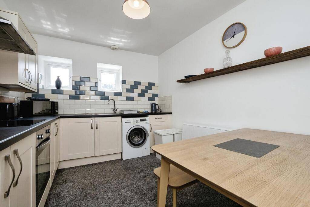 Entire apartment, Three-Bedroom Apartment in Newton Abbot, Devon