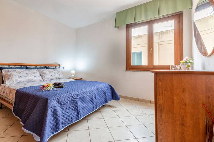 Appartamento intero, Appartamento 'Appartamento Libio Porto Torres' con balcone, Wi-Fi e aria condizionata in Porto Torres, Provincia di Sassari