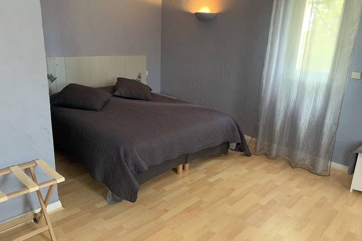 Location de vacances pour 6 personnes, avec jardin et piscine dans Montpouillan - 2