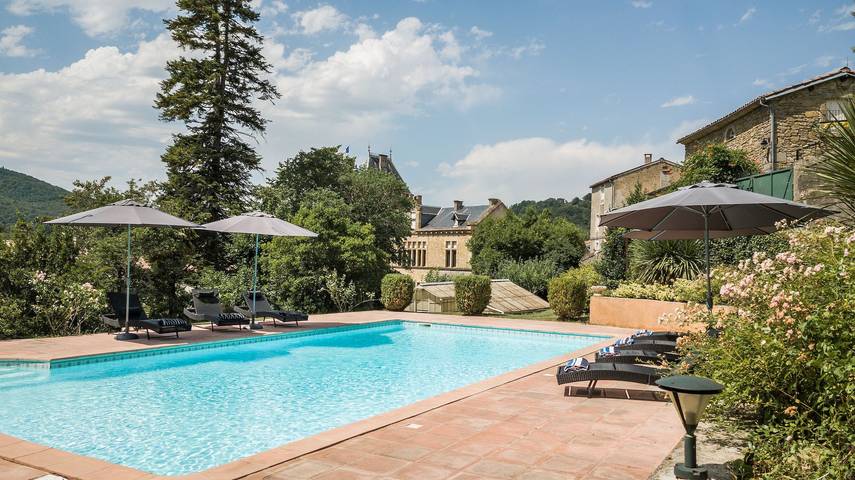 Castillo de lujo de elegante decoración, piscina, terraza, jardín, gimnasio y Wi-Fi  in Chalabre, Limoux region