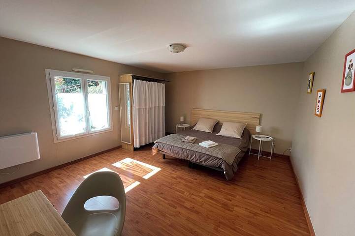 Gîte pour 3 personnes, avec jardin ainsi que piscine et terrasse à Caunes-Minervois - 2