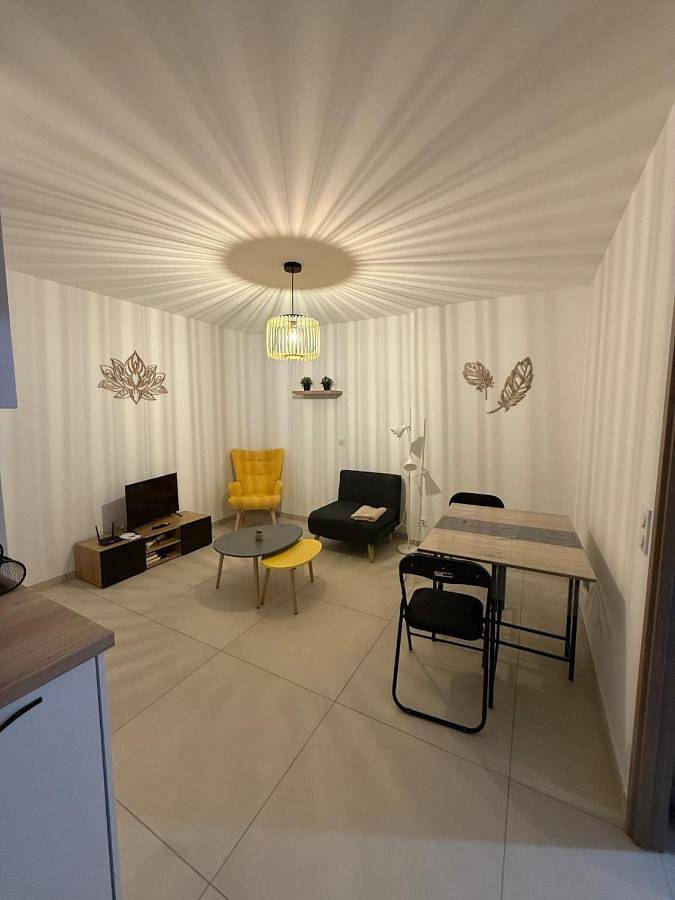 Gîte pour 2 personnes, avec Balcon et Jacuzzi ainsi que Terrasse et Jardin à Saint-Jean-de-Moirans