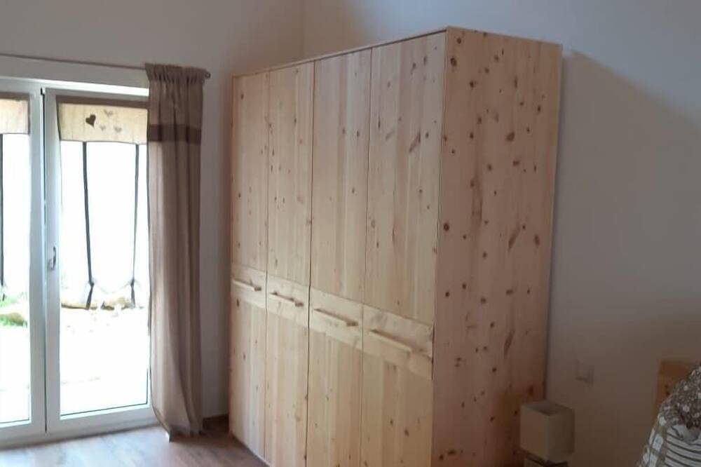 Ganze Wohnung, Gemütliche Ferienwohnung (50 qm) für bis zu 4 Personen mit Balkon und Sonnenterrasse in Schönsee, Naturpark Oberpfälzer Wald