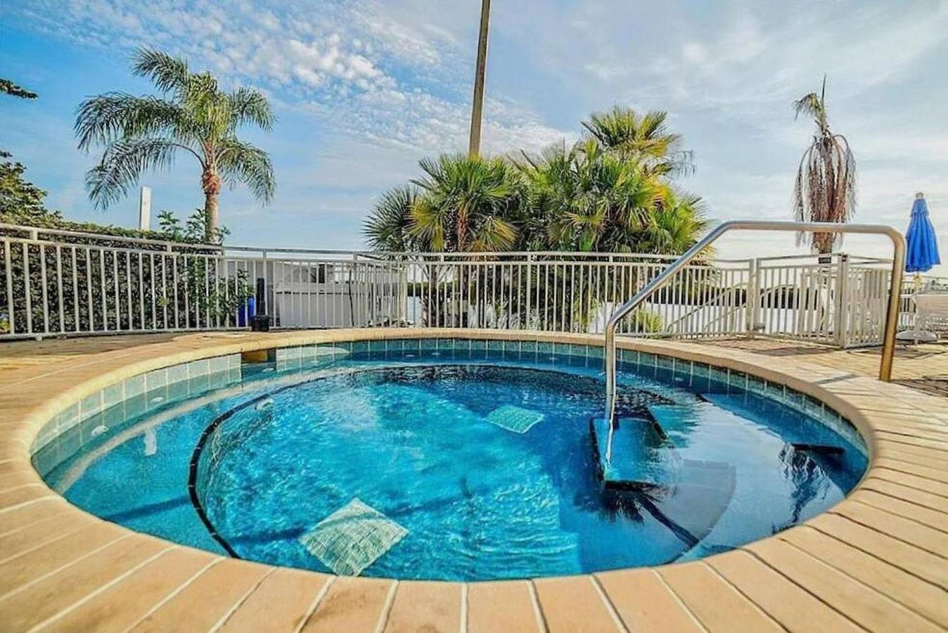 Apartamento entero, Sunrise Waterfront 2Br Townhome - Pool   Private Terraces in Tampa Bay