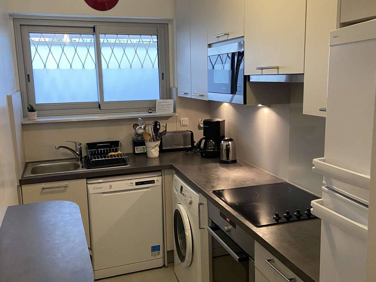 Entire apartment, Ground Floor 3-Room Apartment with Terrace & Garden, 5 min to Beach, A/C, Parking, Villeneuve-Loubet in Villeneuve-Loubet Plage, Villeneuve-Loubet