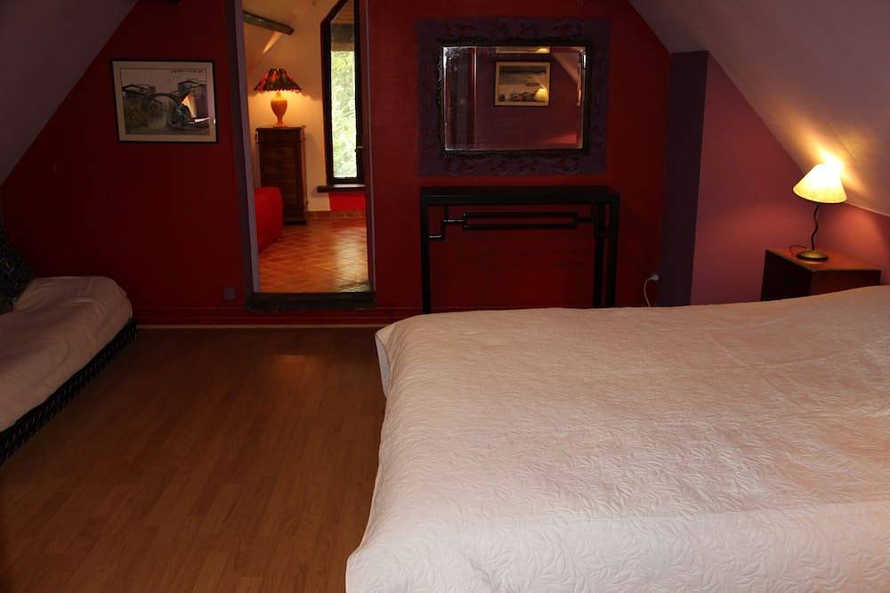 Encantadora casa de Normandía del siglo Xviii junto al río a 150 km de París in Broglie, Región de Bernay