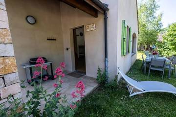 Gîte pour 6 personnes, avec terrasse et piscine à Les Vignes