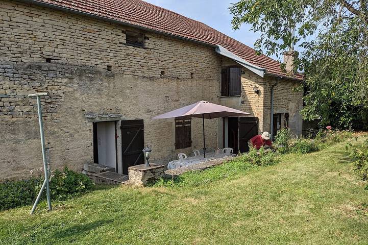 Gîte pour 4 personnes, avec terrasse, animaux acceptés