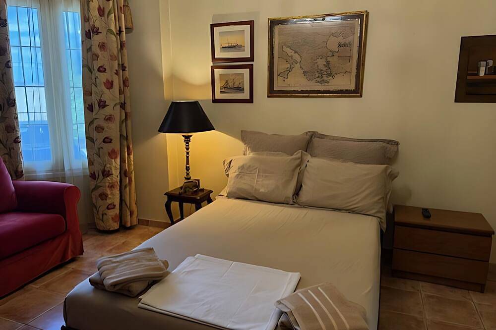 Spacious Luxury Villa with Private Pool & Lush Gardens – Close to City & Beach in Alexandroupolis, Evros