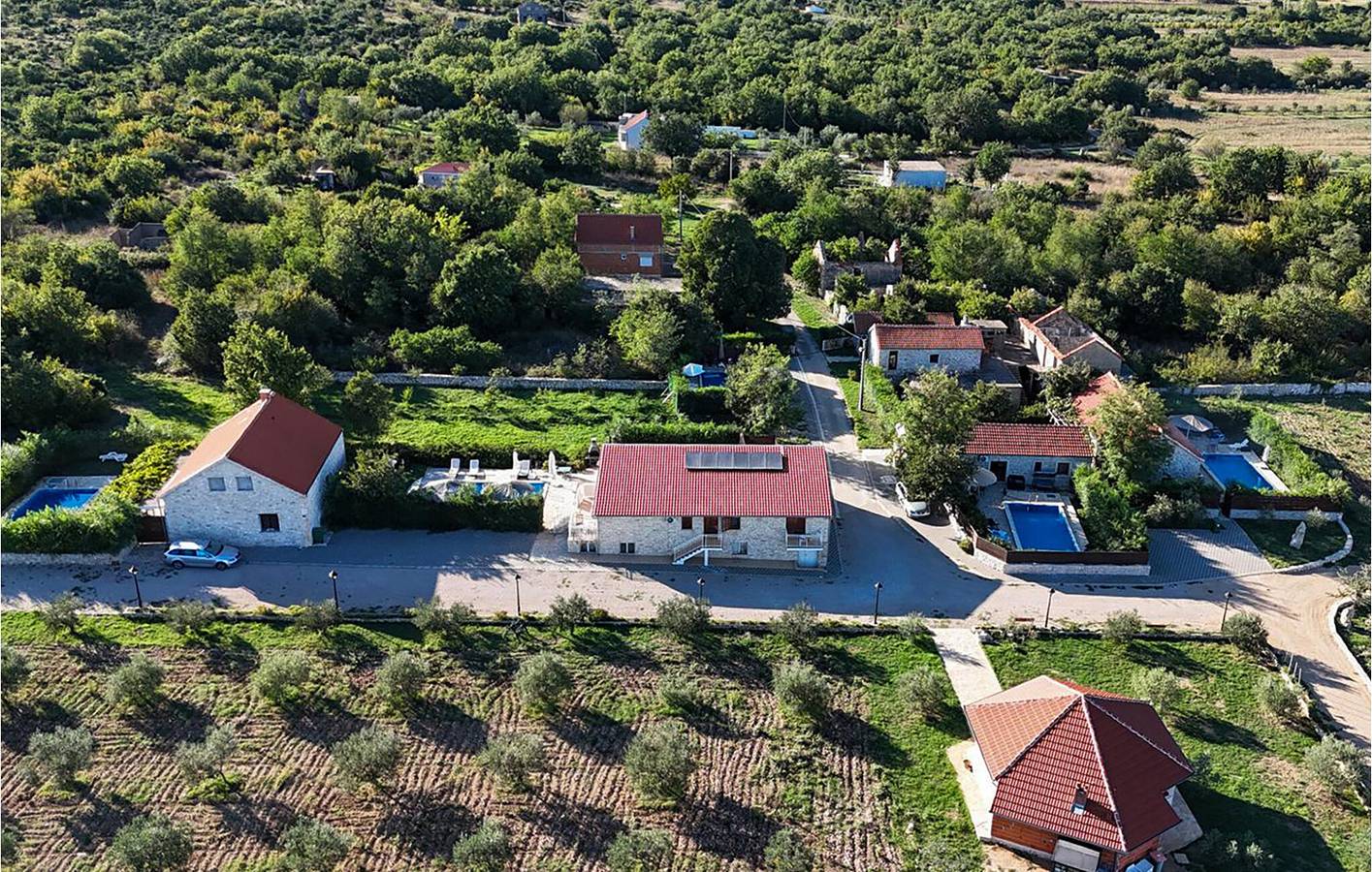 Gemütliche 80 m² große Wohnung mit Pool, Terrasse und WLAN in Grad Benkovac, Zadar
