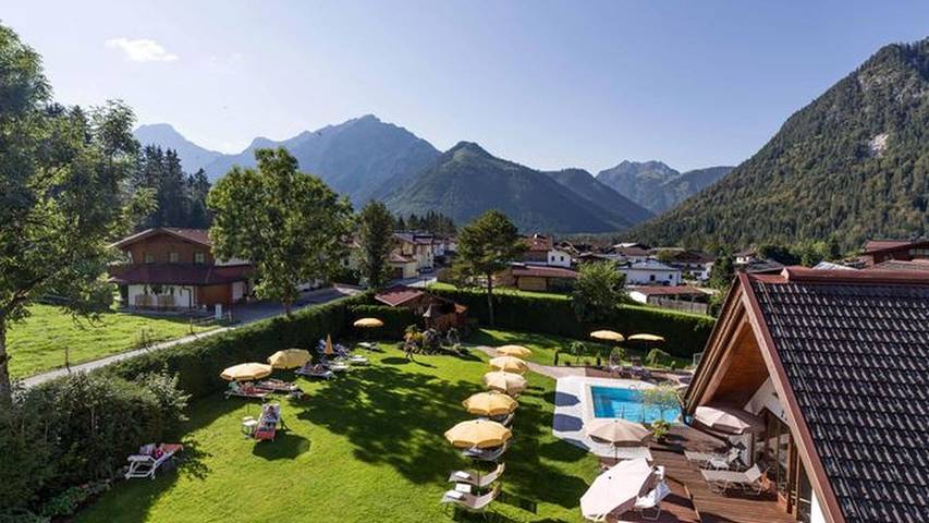 Gîte pour 2 personnes, avec vue sur le lac ainsi que jardin et piscine, animaux acceptés à Pertisau - 4