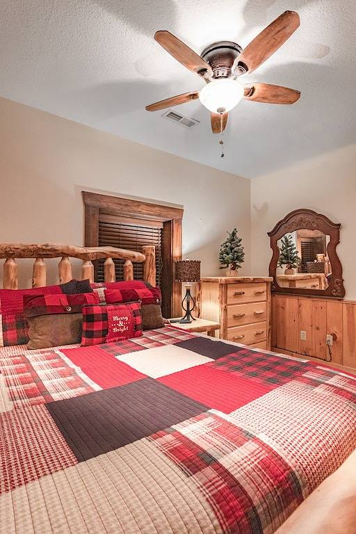 Bear Haven verfügt über eine enorme 4-Zimmer-Hütte in der Nähe von jeder Attraktion! in Pigeon Forge, Sevier County