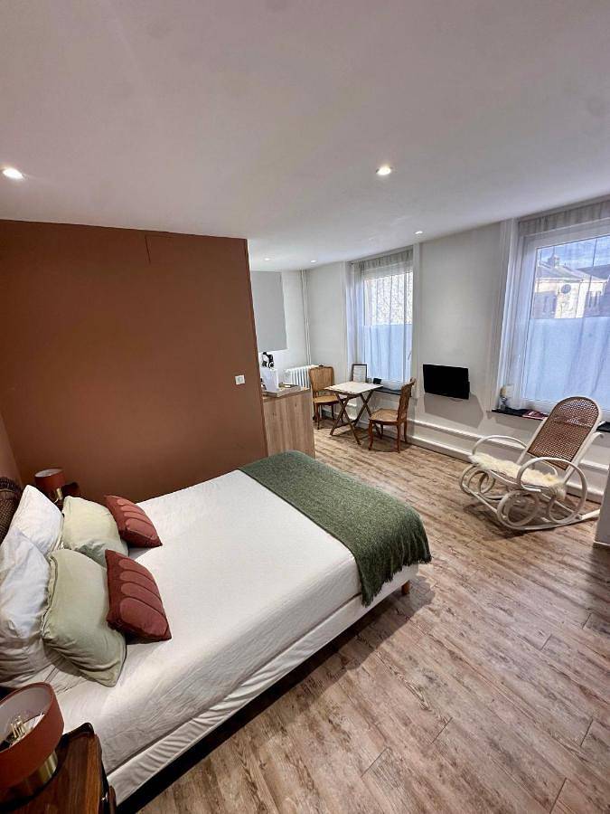 Appartement entier, Studio 1 des Remparts à 5 mins de Charleville-Mézières in Warcq, Ardennes