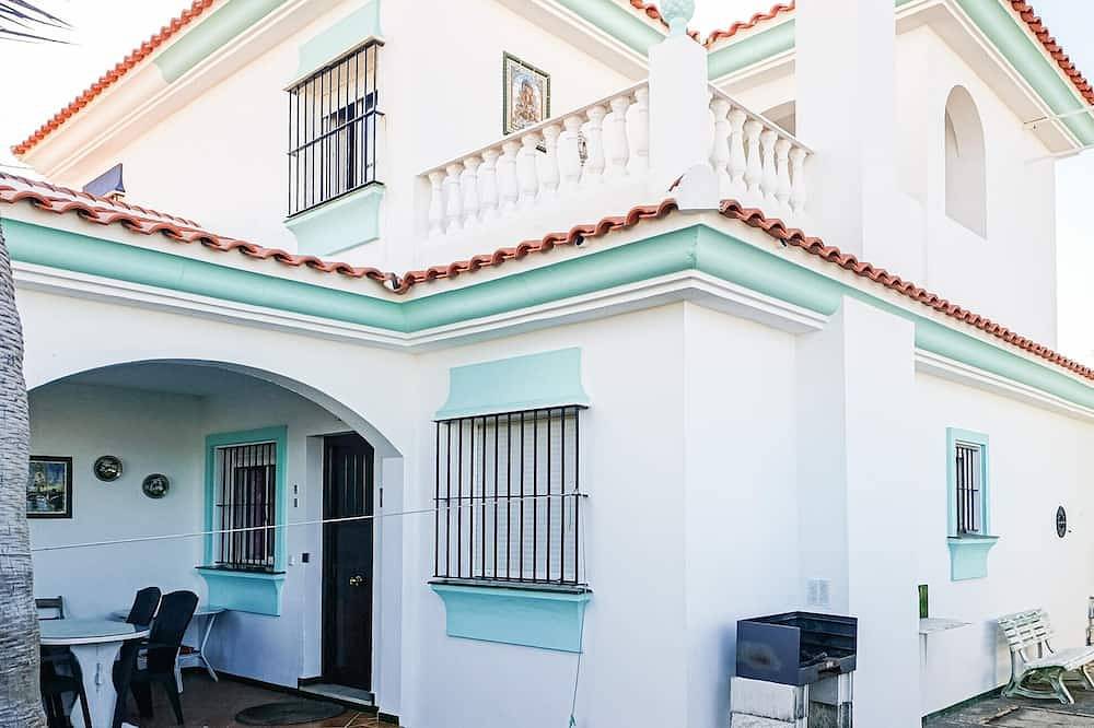 3 bedroom awesome home in Matalascañas in Matalascanas, Almonte
