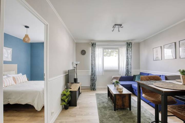 Appartement entier, T2 Orly ✈️ Parking Privé • Aéroport 10 min • Paris Direct. in Orly (Île de France), Val-de-Marne