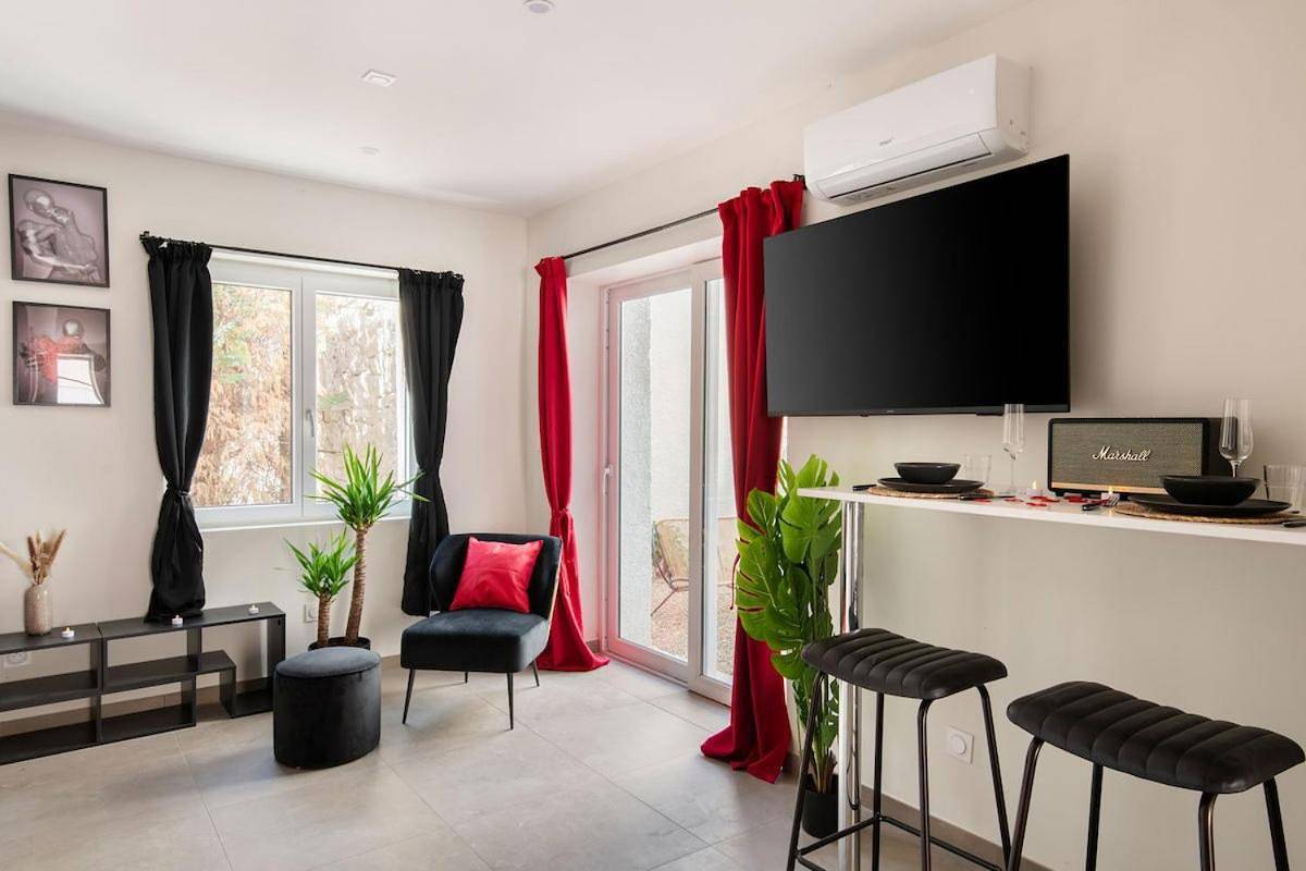 Appartement entier, Climatisation - 4 pers - Ruby -Netflix- Terrasse in Saint-Étienne, Parc Naturel Régional du Pilat