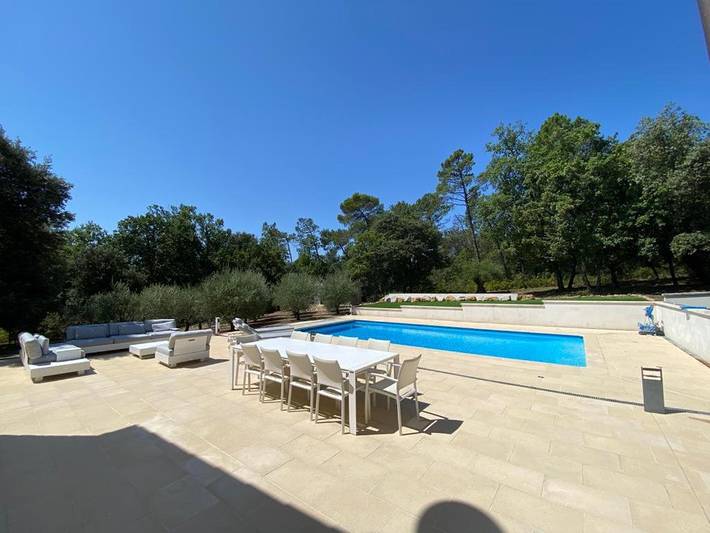 Location de vacances pour 10 personnes, avec vue ainsi que terrasse et piscine à Mornas - 2